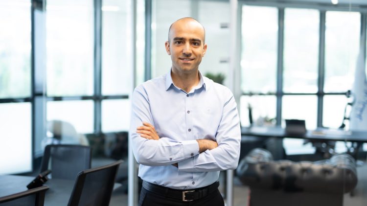 سهند حمزه ای مدیرعامل آبان تتر